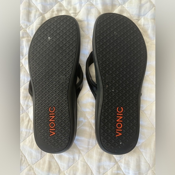 Vionic flip flops - Picture 2 of 3